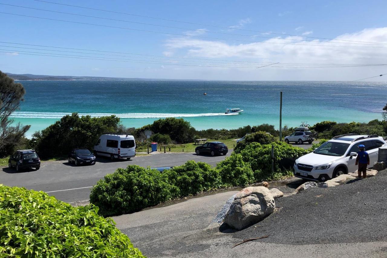 Binalong Beach Cottage Beachfront At Bay Of Fires Next To Restaurant Binalong Bay Exterior foto